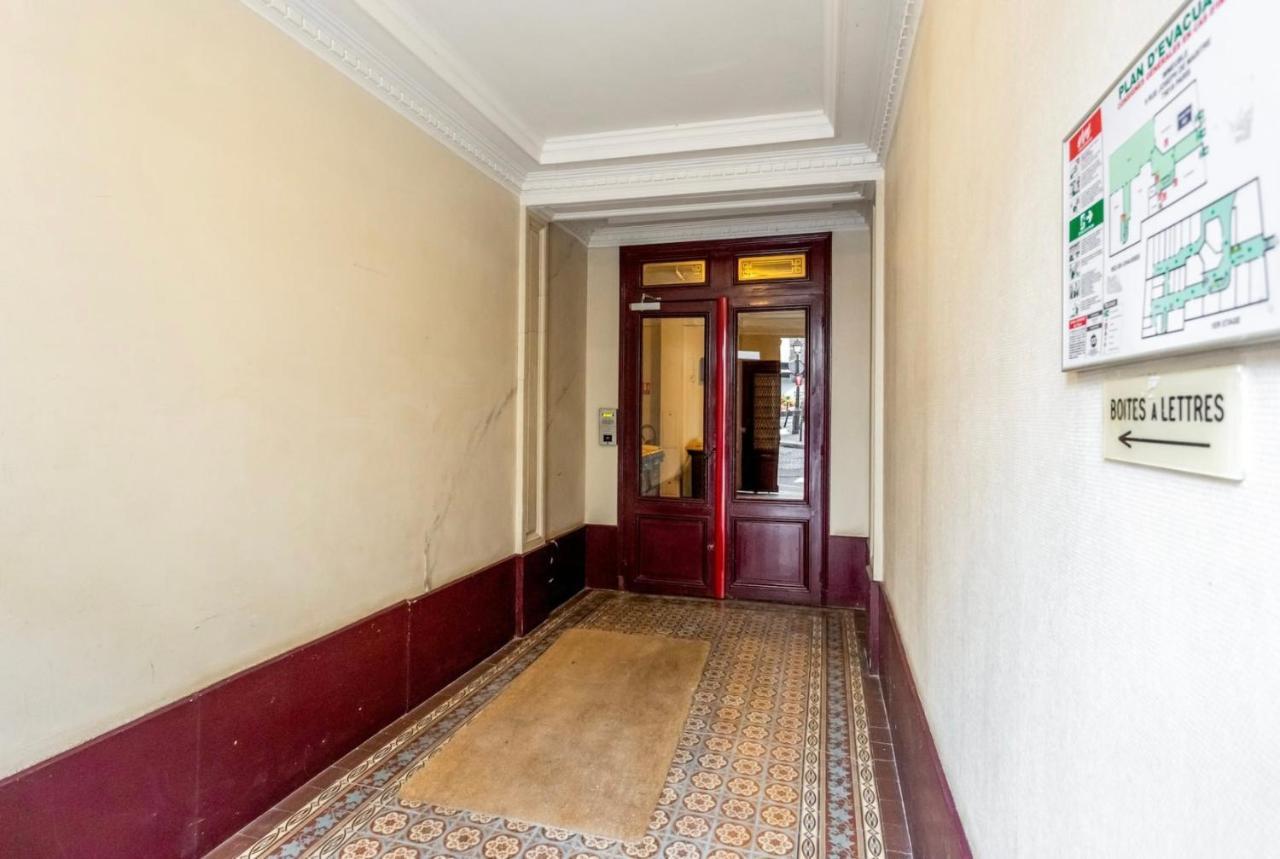 Abbesses - Superbe Appartement Avec Cheminees Paris Bagian luar foto