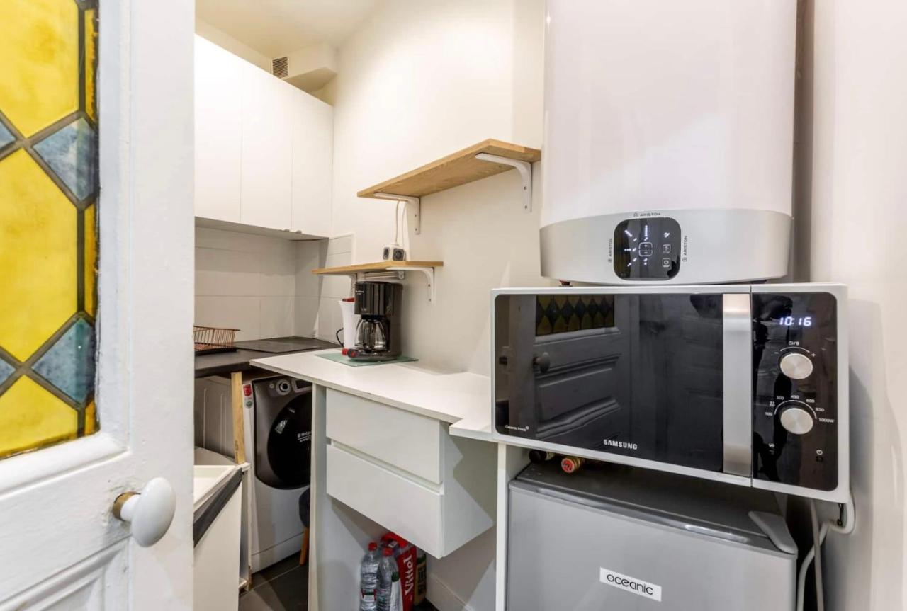 Abbesses - Superbe Appartement Avec Cheminees Paris Bagian luar foto