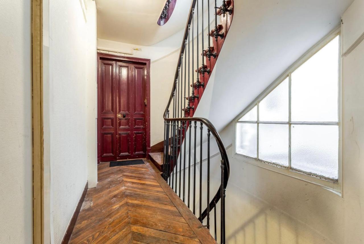 Abbesses - Superbe Appartement Avec Cheminees Paris Bagian luar foto
