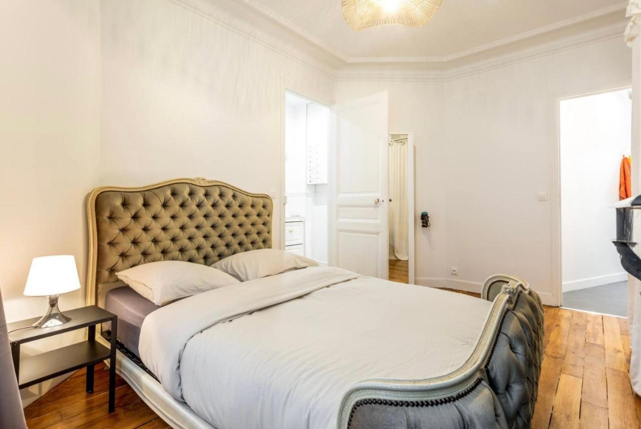 Abbesses - Superbe Appartement Avec Cheminees Paris Bagian luar foto