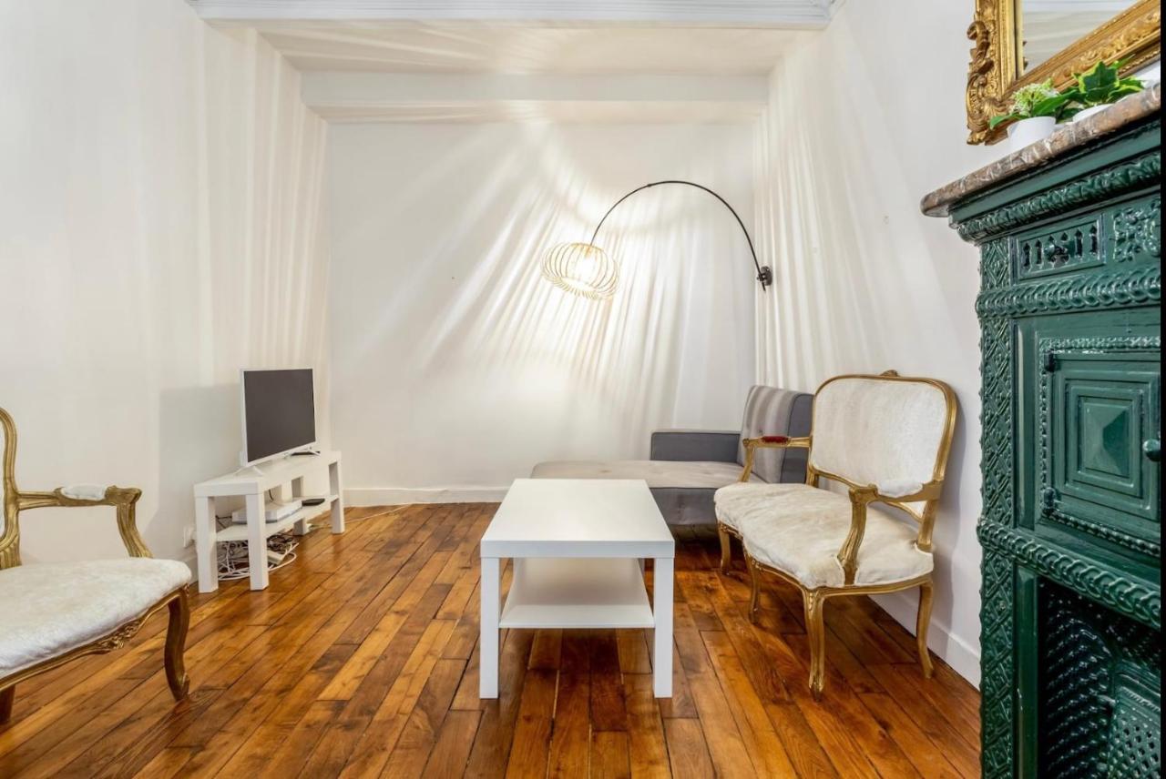Abbesses - Superbe Appartement Avec Cheminees Paris Bagian luar foto