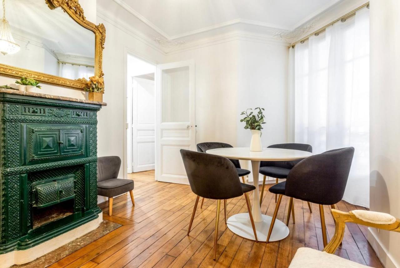 Abbesses - Superbe Appartement Avec Cheminees Paris Bagian luar foto